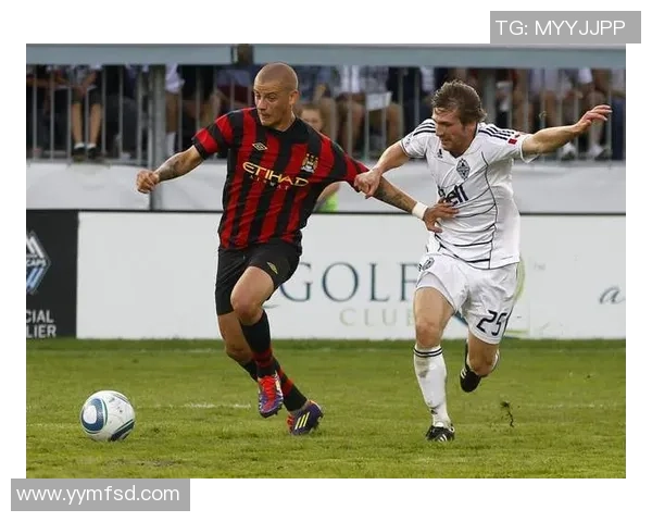 南京足球队与武汉足球队赛后状态分析及表现评估